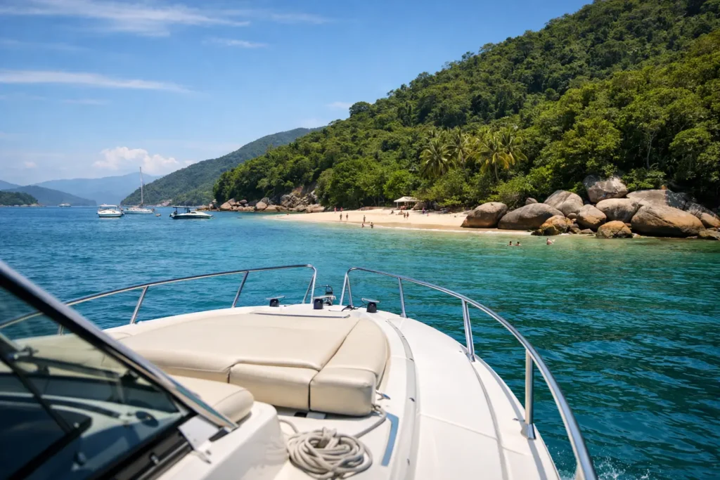 Praias acessíveis por lancha em Ilha Grande
